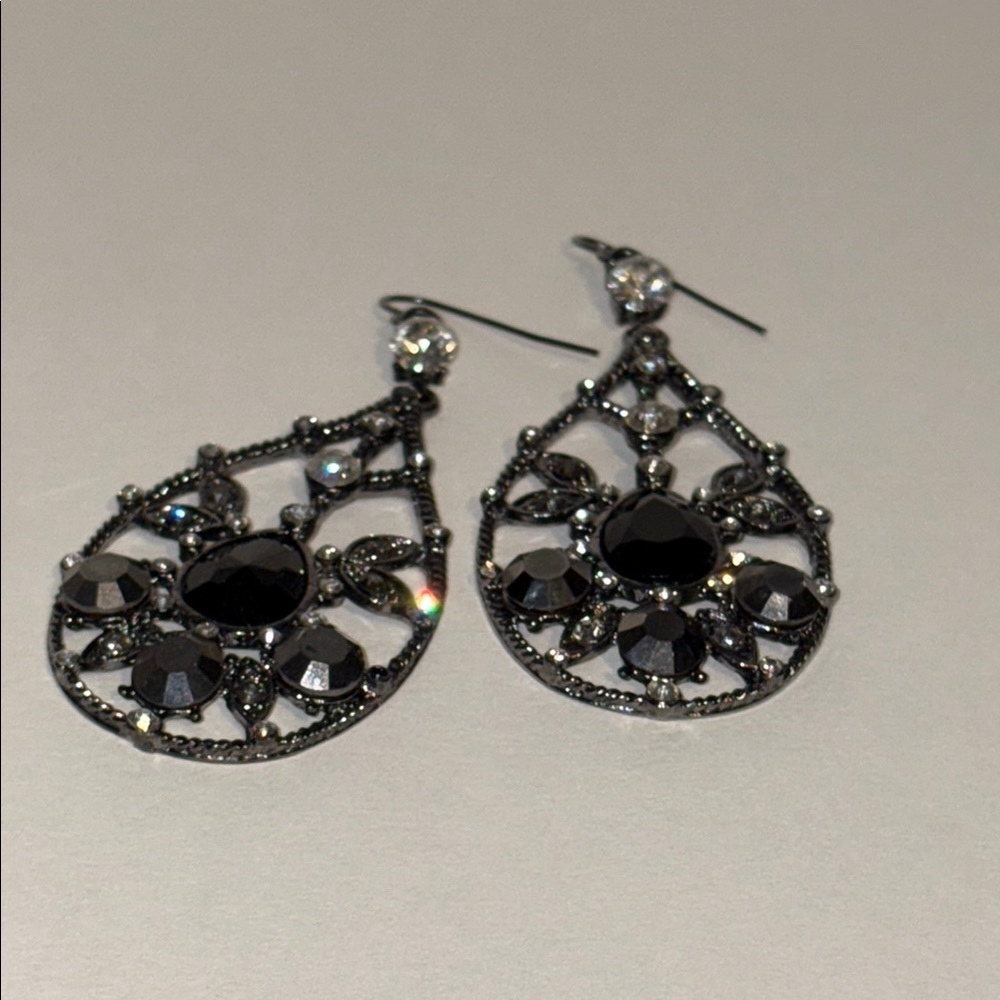 4/$20 Elegant Black and Silver Teardrop Earrings